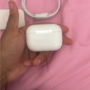 Apple White Wireless Earbuds Charging Case with Cable